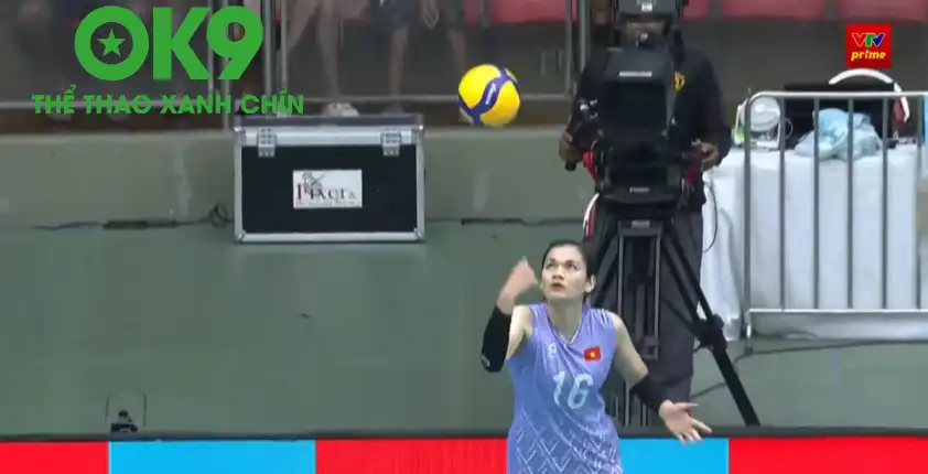 Cú phát bóng tấn công của Vi Thị Như Quỳnh ngày càng được cải thiện. Ảnh chụp màn hình Cú phát bóng tấn công của Vi Thị Như Quỳnh ngày càng được cải thiện. Ảnh chụp màn hình